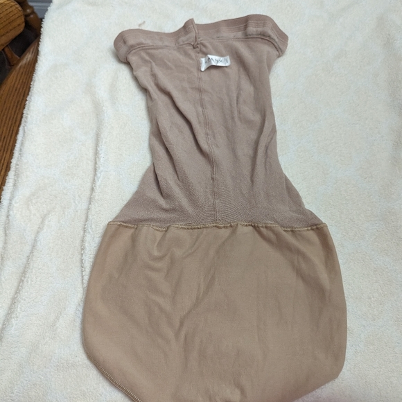 Spanx by Sara Blakely. High waisted panties. size C. Gord condition. Tan . - Picture 4 of 6